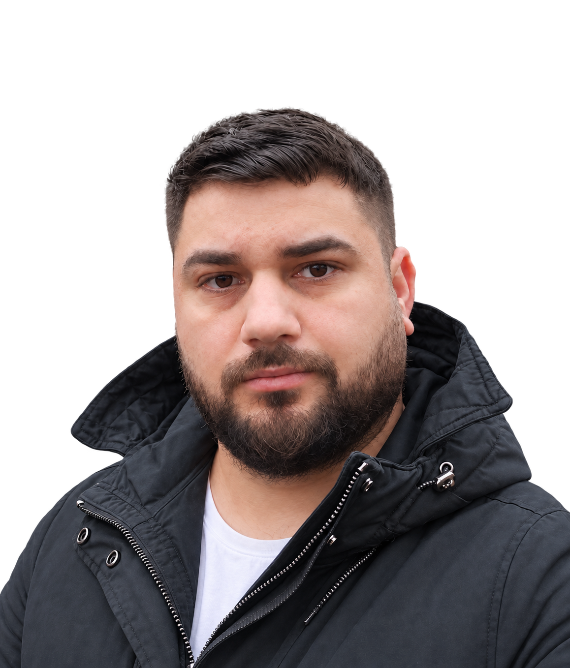Mihai, mecanic auto mobil, într-o geacă neagră